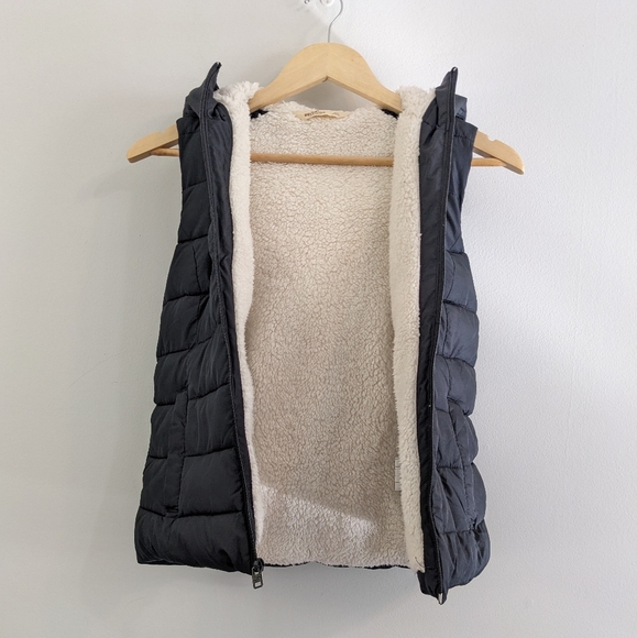 Hollister Fur-lined Hooded Puffer Vest | XS | EUC - Picture 5 of 12